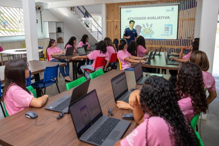 Aula do projeto Meninas em Rede