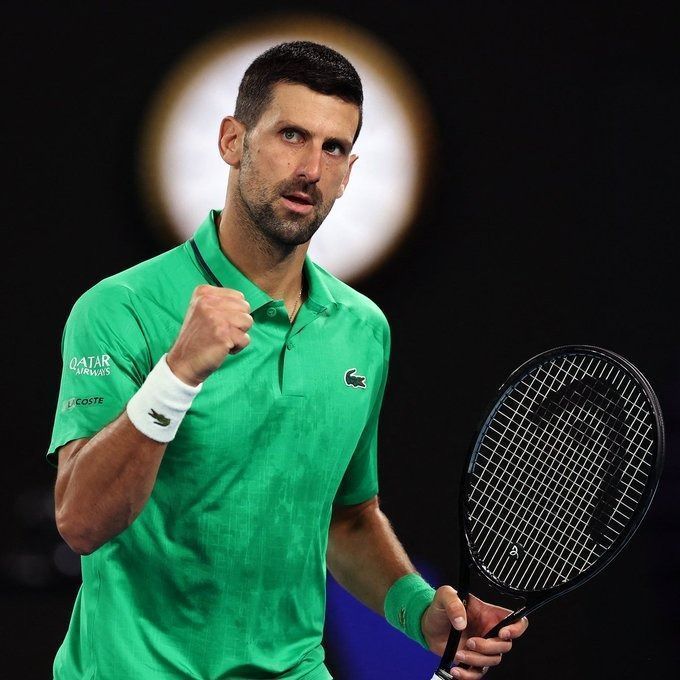 Novak Djokovic celebra vitória nº 400 na carreira