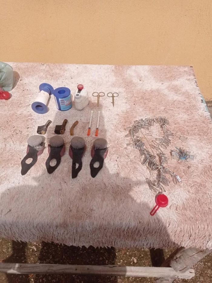 Materiais apreendidos na operação que desarticulou rinha de galos