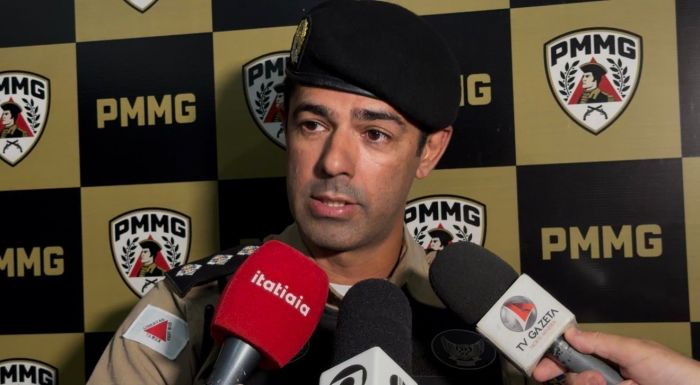 O capitão Welton Pereira Lopes, do 50º BPM, concedeu entrevista coletiva na sede da unidade policial, em Montes Claros.