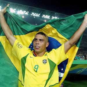 Ronaldo comemora título do Brasil na Copa do Mundo de 2002 • Reprodução/X Fifa World Cup