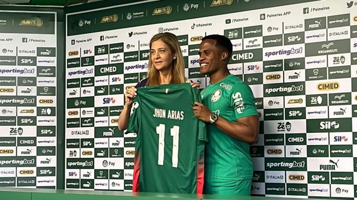 Jhon Árias durante apresentação no Palmeiras nesta sexta-feira (13)