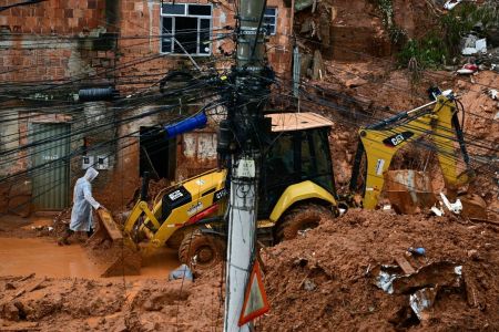 Cidades da Zona da Mata de Minas estão debaixo d'água e de muita lama