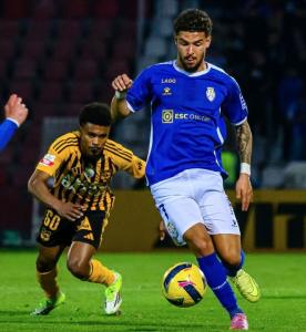 Gui Meira, revelado pelo Cruzeiro, em ação pelo Feirense, de Portugal