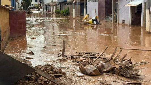 Destruição no Centro de Ubá após dois dias de chuvas intensas e enchentes