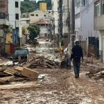 Detentos trabalham na limpeza de Ubá após chuvas deixarem rastro de destruição