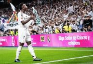 Torcida do Real Madrid prepara mosaico com mensagem antirracista em apoio a Vini Jr.