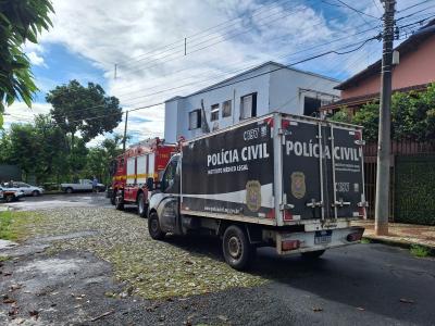 Vizinhos acionaram os bombeiros após visualizarem a casa do homem em chamas no bairro Esplanada, na Região Leste de BH