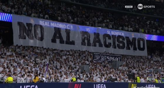 Faixa erguida pela torcida merengue no Santiago Bernabéu