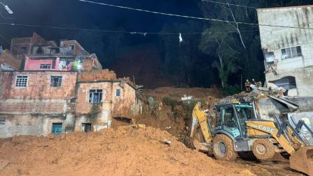 Bombeiros seguem em busca de pessoas desaparecidas em Juiz de Fora e Ubá