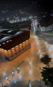 Mercado Municipal de Juiz de Fora durante chuva desta quarta-feira (25)