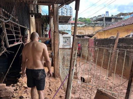 Casa foi totalmente danificada durante chuva em Ubá, na Zona da Mata Mineira