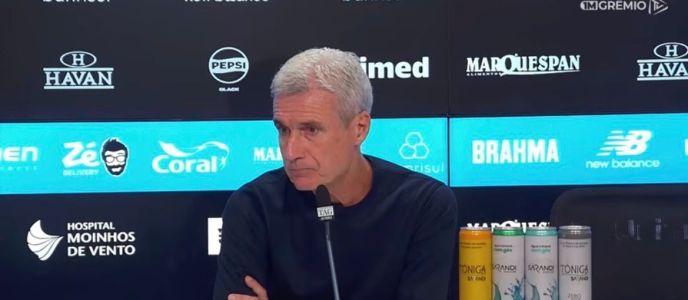 Luís Castro em entrevista coletiva como técnico do Grêmio