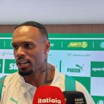 Carlos Miguel é surpreendido e reage à saída de bola do Palmeiras em dois tempos