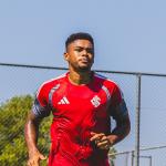 STJD concede efeito suspensivo para zagueiro do Inter que lesionou Gabriel Pec