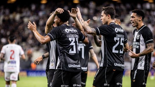 Jogadores do Ceará comemoram gol sobre o Primavera-SP em jogo da Copa do Brasil
