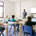 Bolsa Mais Professores oferece 394 vagas de especialização para docentes