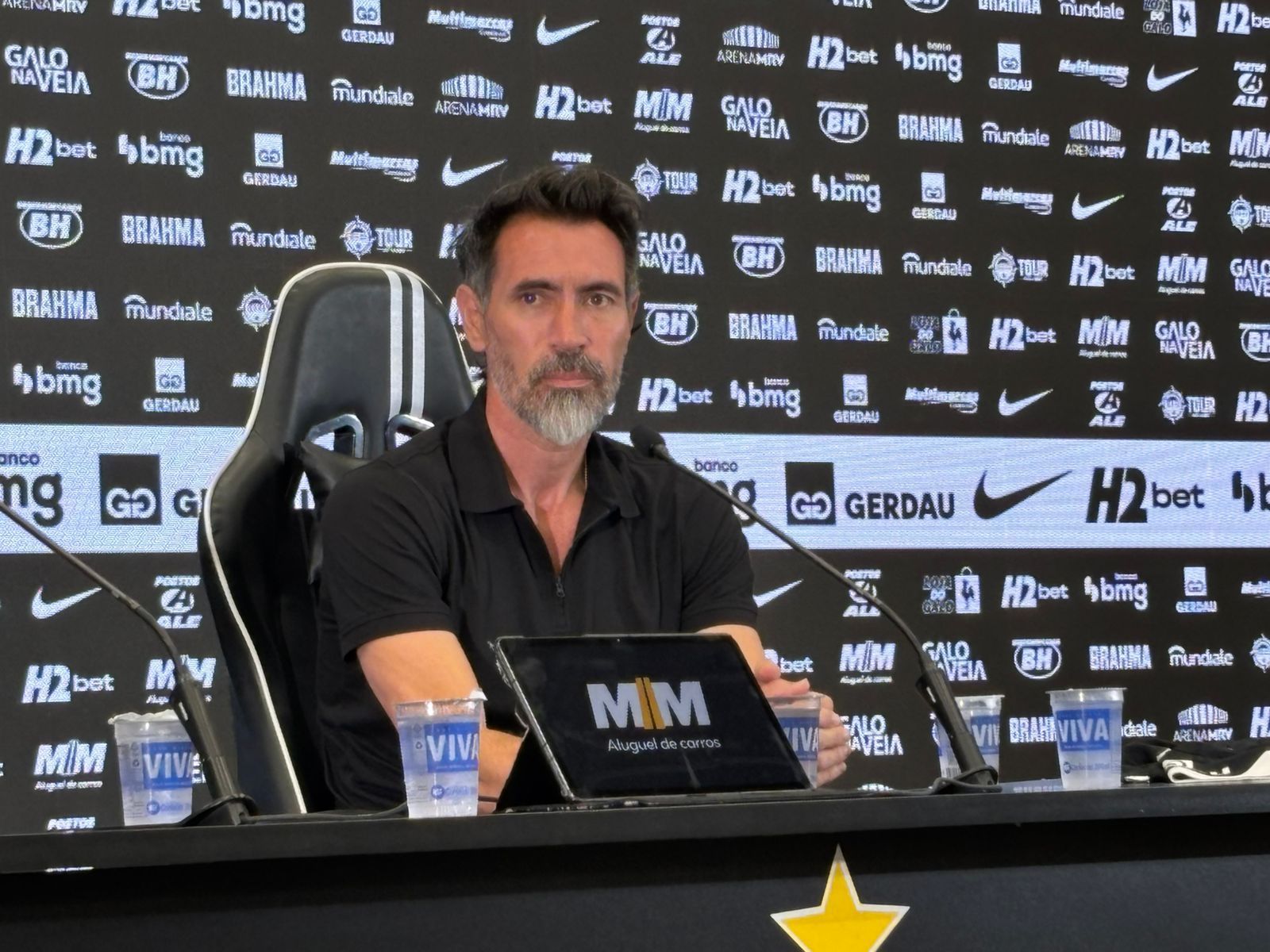 Defensivo? Eduardo Domínguez é direto sobre estilo de jogo em apresentação no Atlético