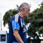 Cruzeiro recebe membros de organizada para conversa com Tite, jogadores e diretoria