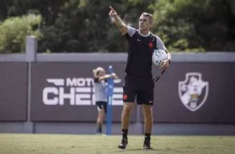 Bruno Lazaroni comanda o Vasco