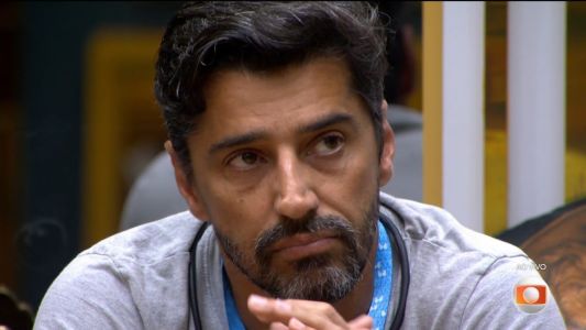 Cowboy foi emparedado por Breno no BBB 26