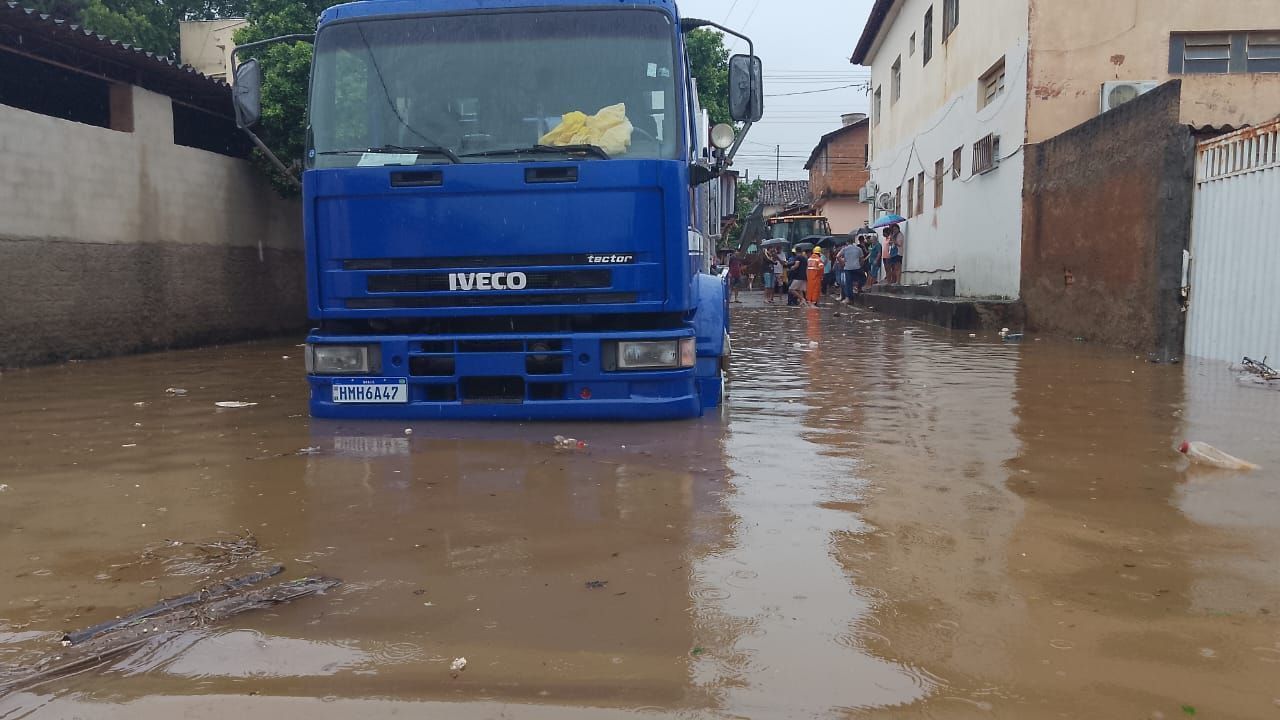 Porteirinha-MG: chuvas intensas danificaram barragem com risco de rompimento