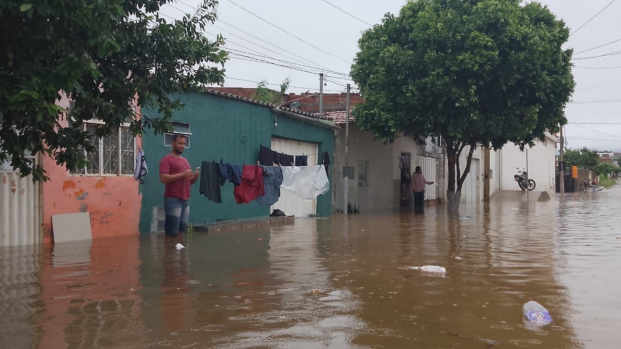 ‘Ainda há risco de rompimento’, diz prefeito de Porteirinha sobre barragem