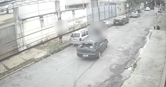 Registro de câmera de segurança mostra todo o desenvolvimento da ação