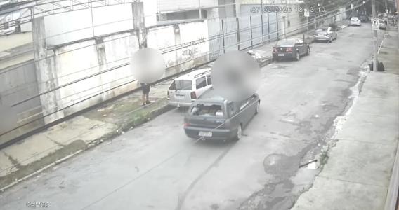 Registro de câmera de segurança mostra todo o desenvolvimento da ação