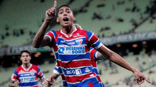 Lucas Emanoel comemora gol do Fortaleza sobre o Ceará no jogo de ida da final do Campeonato Cearense de 2026