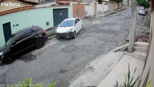 Câmeras de segurança registraram o momento do acidente