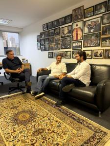 Paulo Abi-Ackel, Aécio Neves e Gabriel Azevedo se reuniram nesta segunda-feira (2) em Belo Horizonte