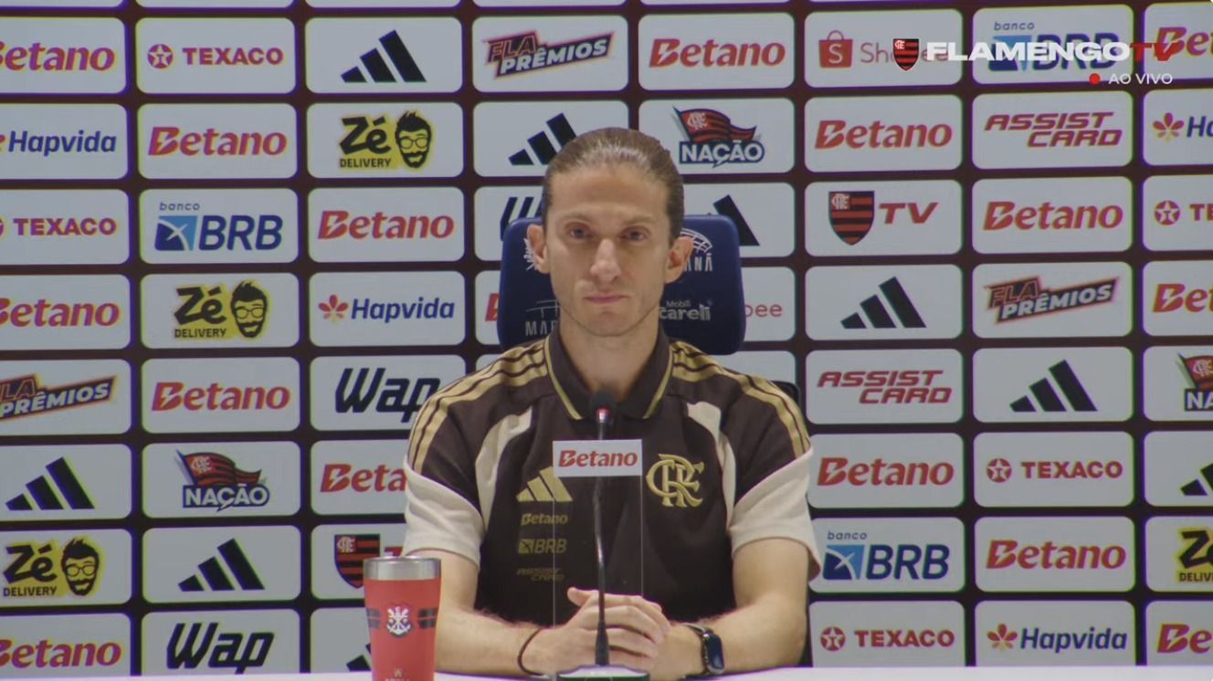 Filipe Luis reage a protestos da torcida do Flamengo após goleada sobre Madureira