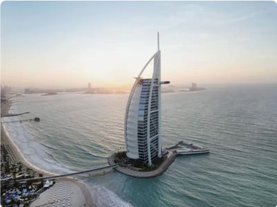 As belas praias de Dubai e um dos hotéis mais luxuosos do mundo, Burj al Arab