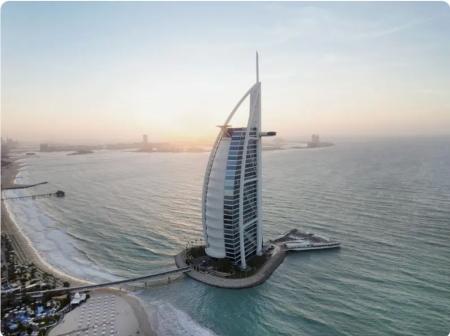 As belas praias de Dubai e um dos hotéis mais luxuosos do mundo, Burj al Arab