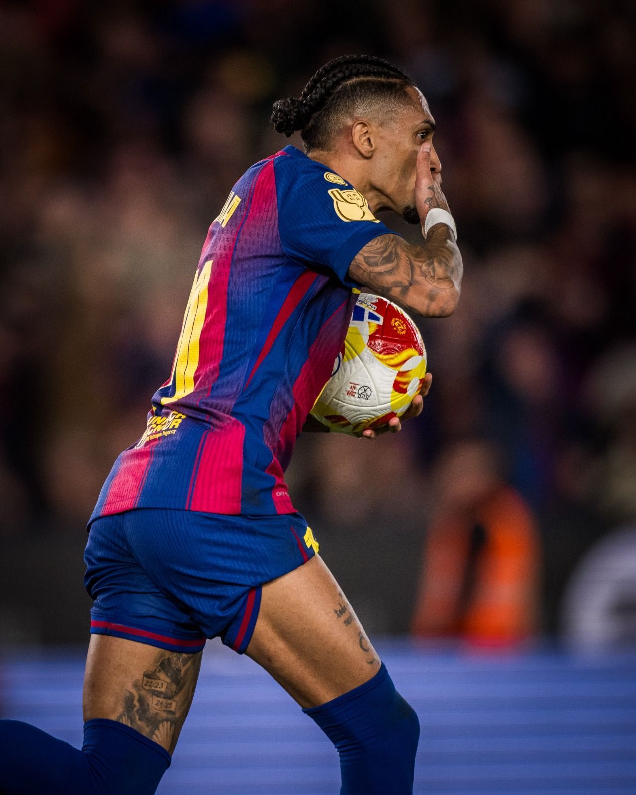 Raphinha marca, Barcelona goleia Atlético de Madrid, mas é eliminado da Copa do Rei