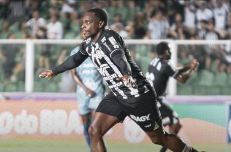 Igor Bolt comemora vitória do Figueirense sobre o Azuriz