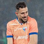 Ex-Botafogo e Benfica rescinde com Fortaleza e fica livre no mercado