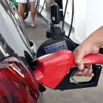 Reajuste nos combustíveis chega às distribuidoras após alta do petróleo
