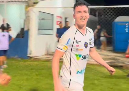 Gabriel Rossetto comemora gol pelo North