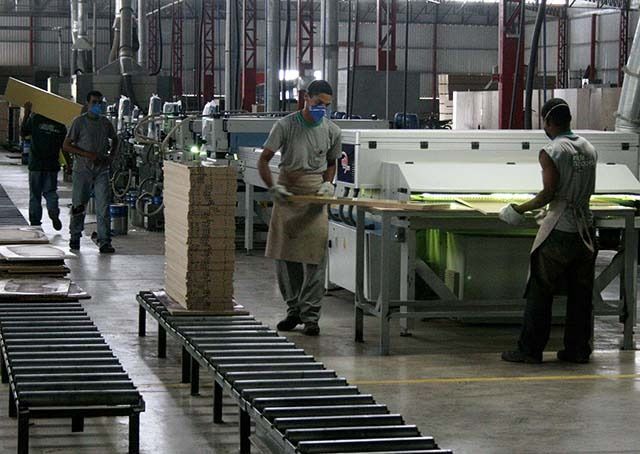 Prejuízo de indústrias de móveis em Ubá pode chegar a R$ 35 milhões após fortes chuvas