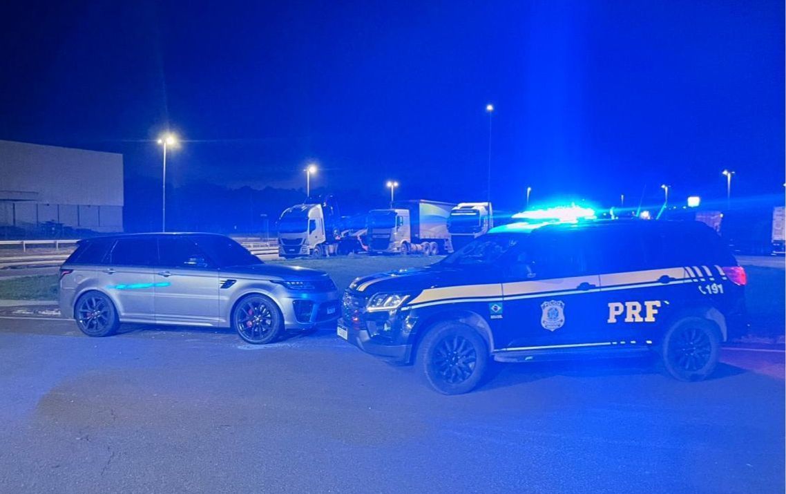 PRF apreende carro de luxo ligada a 'Sicário' de Vorcaro em Minas Gerais