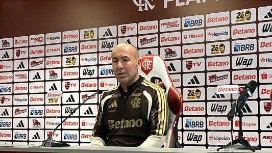 Leonardo Jardim em apresentação como técnico do Flamengo, em março de 2026