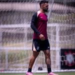 Volante titular do Corinthians é preservado para cuidar de tornozelo; saiba detalhes
