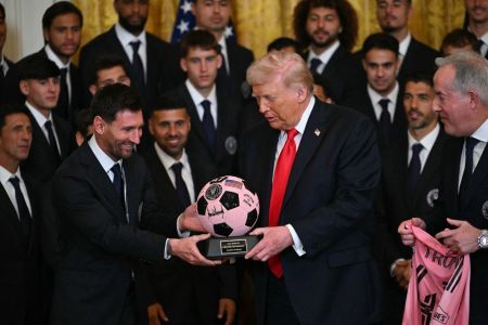 Messi presenteia Donald Trump em evento na Casa Branca