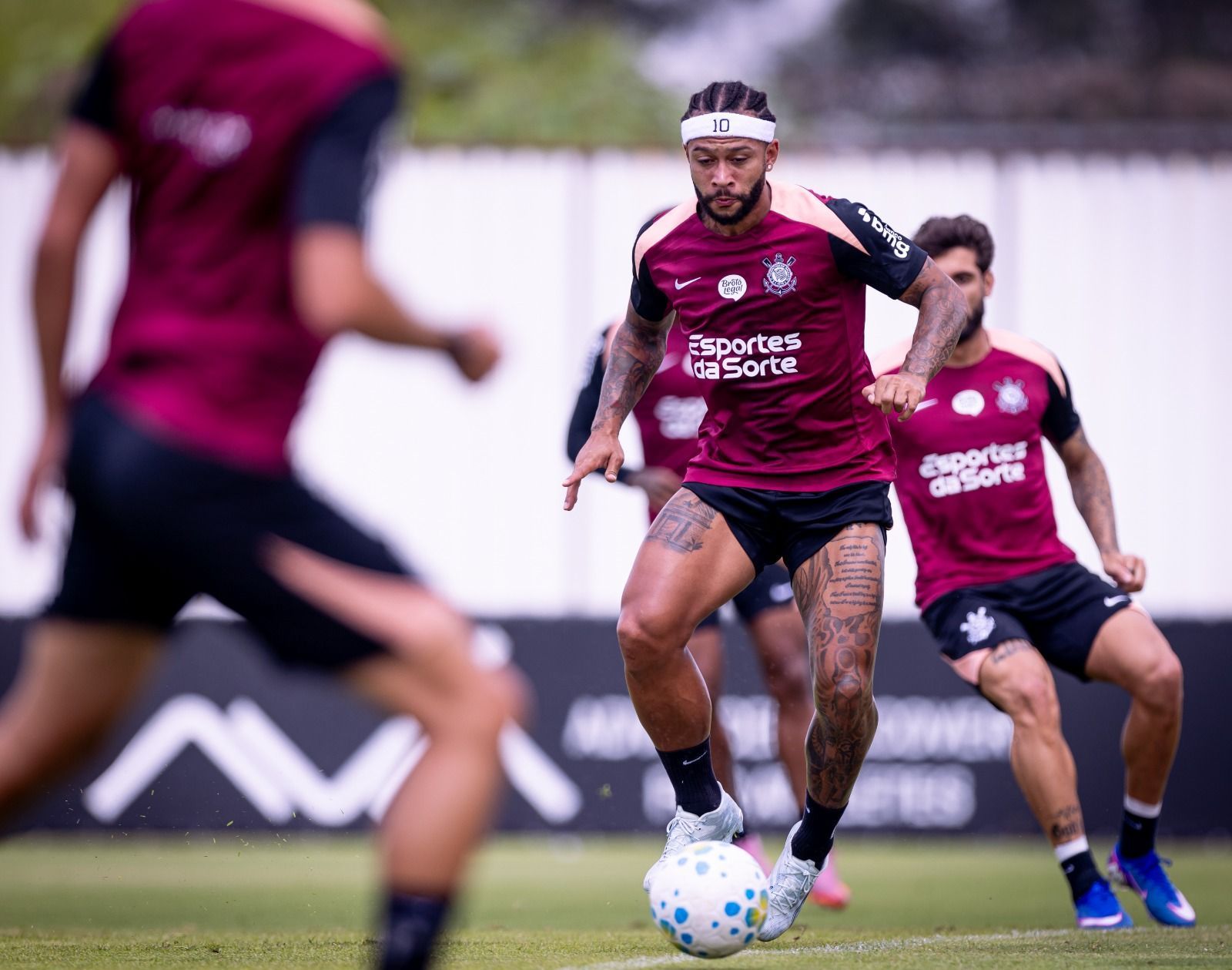 Corinthians: Memphis Depay reage à contratação de Jesse Lingard