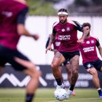 Corinthians: Memphis Depay reage à contratação de Jesse Lingard