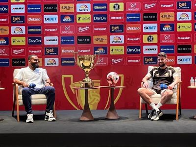 Samuel Xavier representou o Fluminense, enquanto Jorginho representou o Flamengo