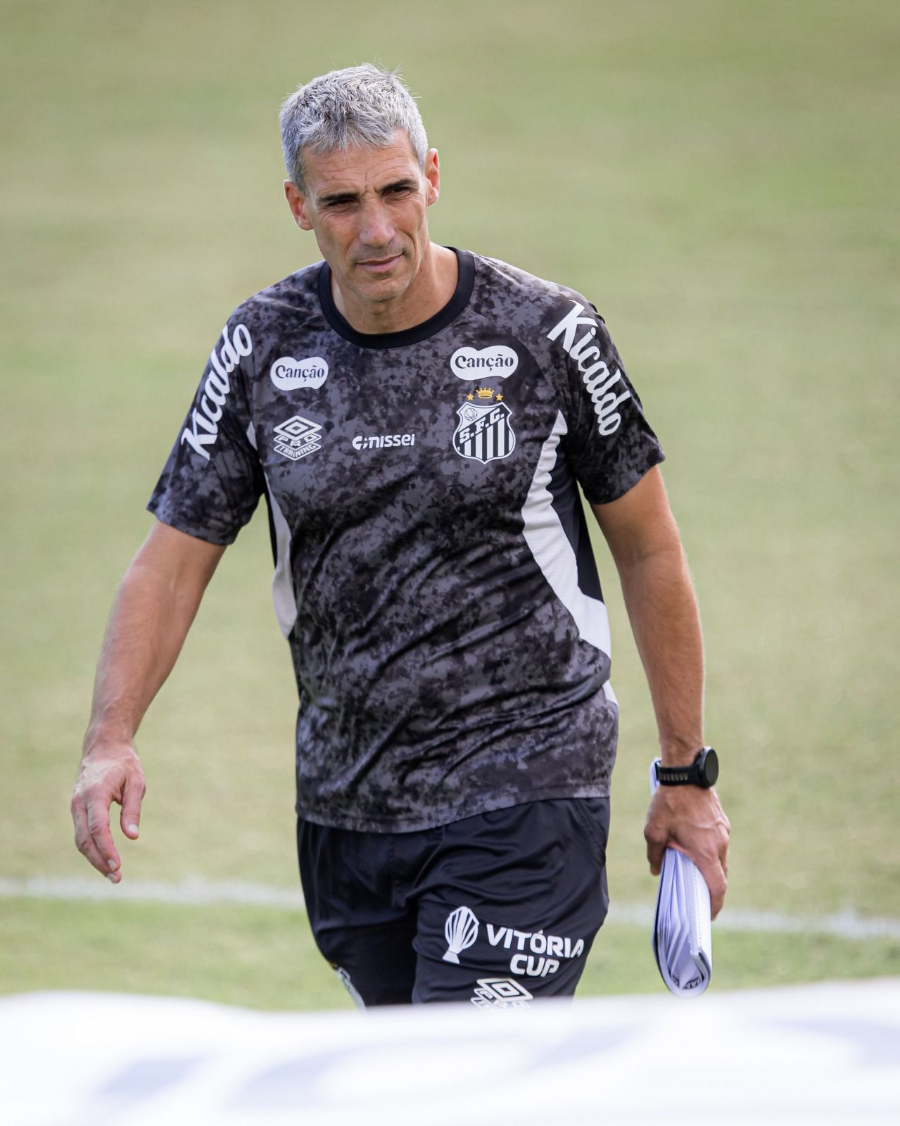Entenda por que a lateral esquerda ainda é uma questão no Santos
