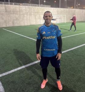 Montillo vai às redes e publica foto com a camisa do Cruzeiro